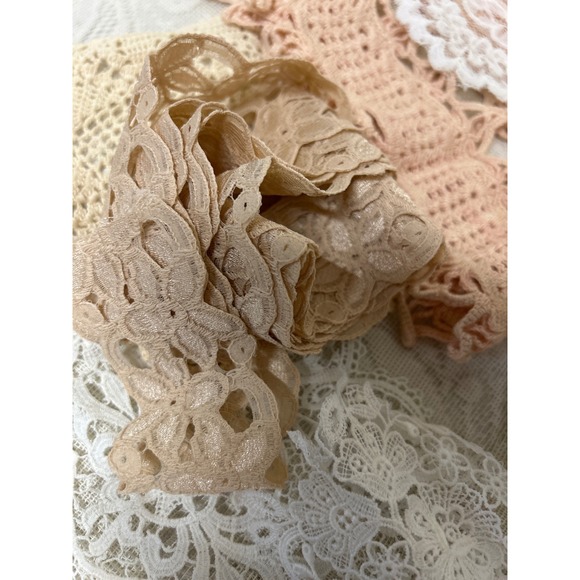 Lot Assorted Vintage Lace Trim Ribbon Fabric Craft Sewing Appliqués Doilies - Picture 7 of 8